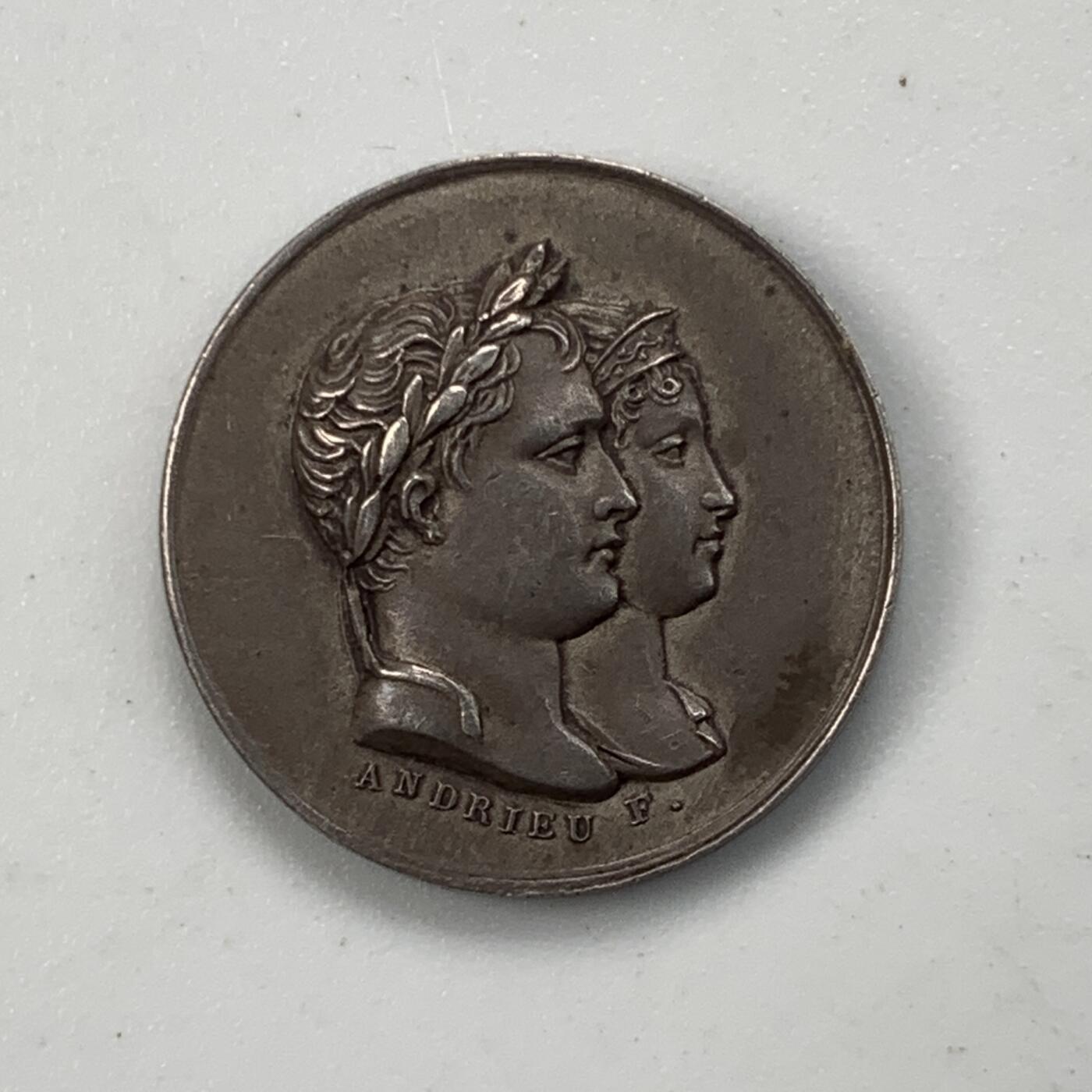 掌中浮雕-藏着的欧洲第050场 1811年法国拿破仑系列之罗马王诞生纪念小银章，15mm,1.95g