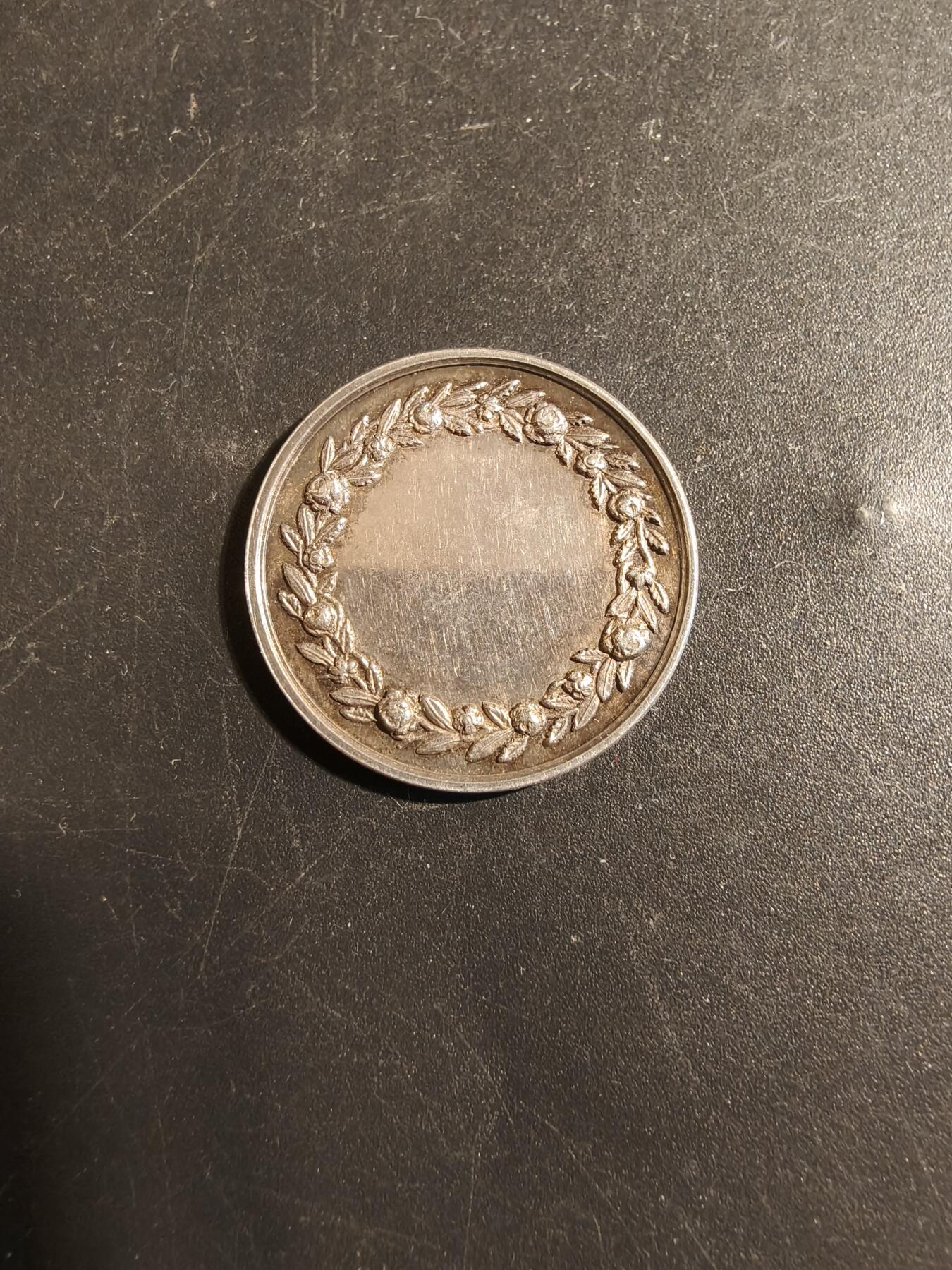 老王徽章第178期 法国银婚章    950银    直径24mm    重量5g