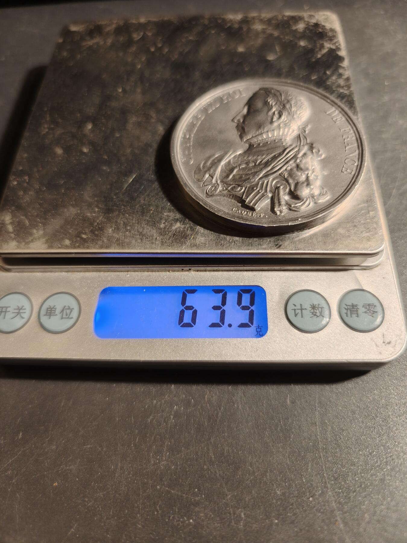 老王徽章第178期 法国历任国王纪念章    查理九世   少见锡质     直径50mm    重量63.9g
