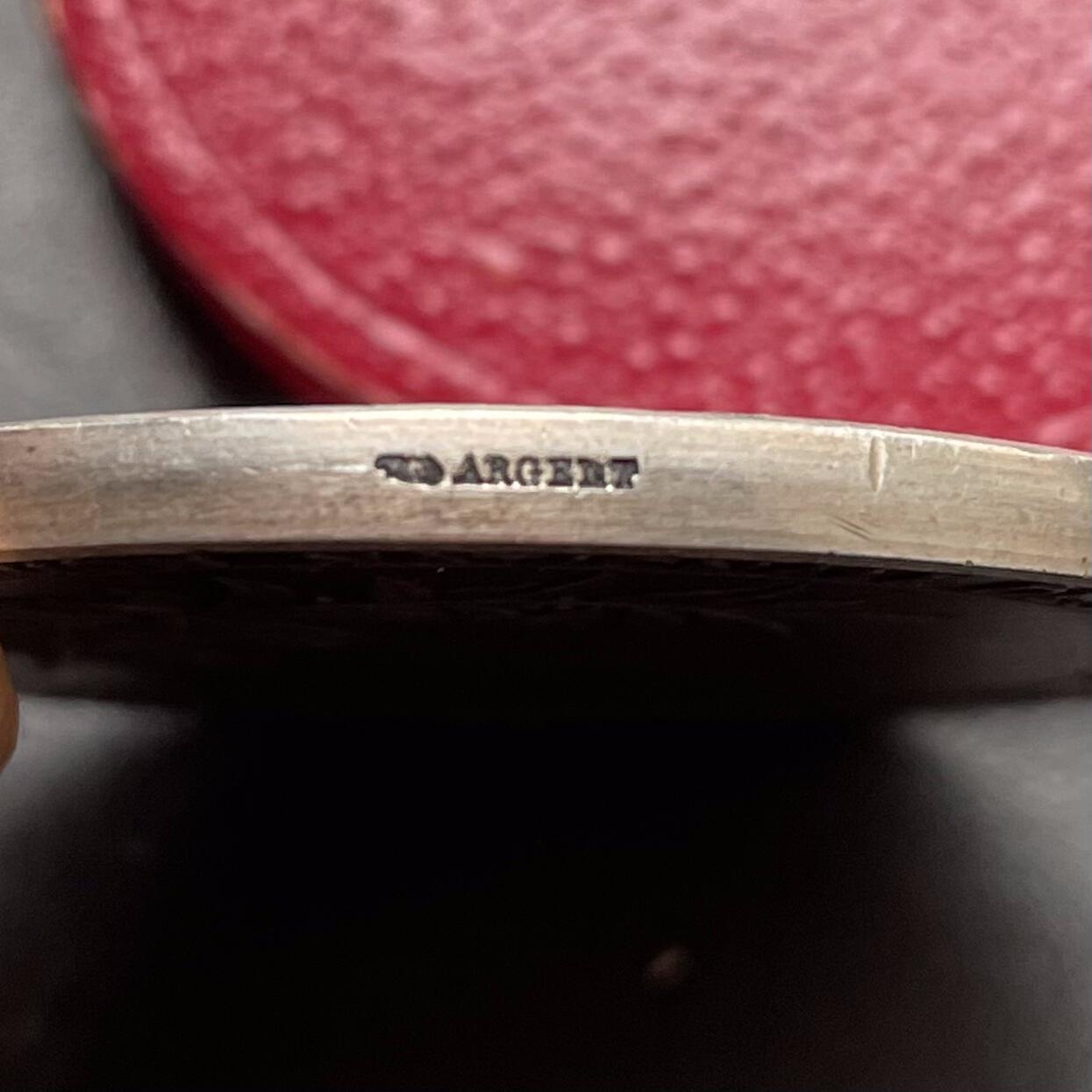 「木头集藏」章牌精品专场！ H.Dubois～法国全国射击协会原盒银章，直径：45 mm，49.3 g，边铭：丰饶角 ARGENT，原盒正常使用。