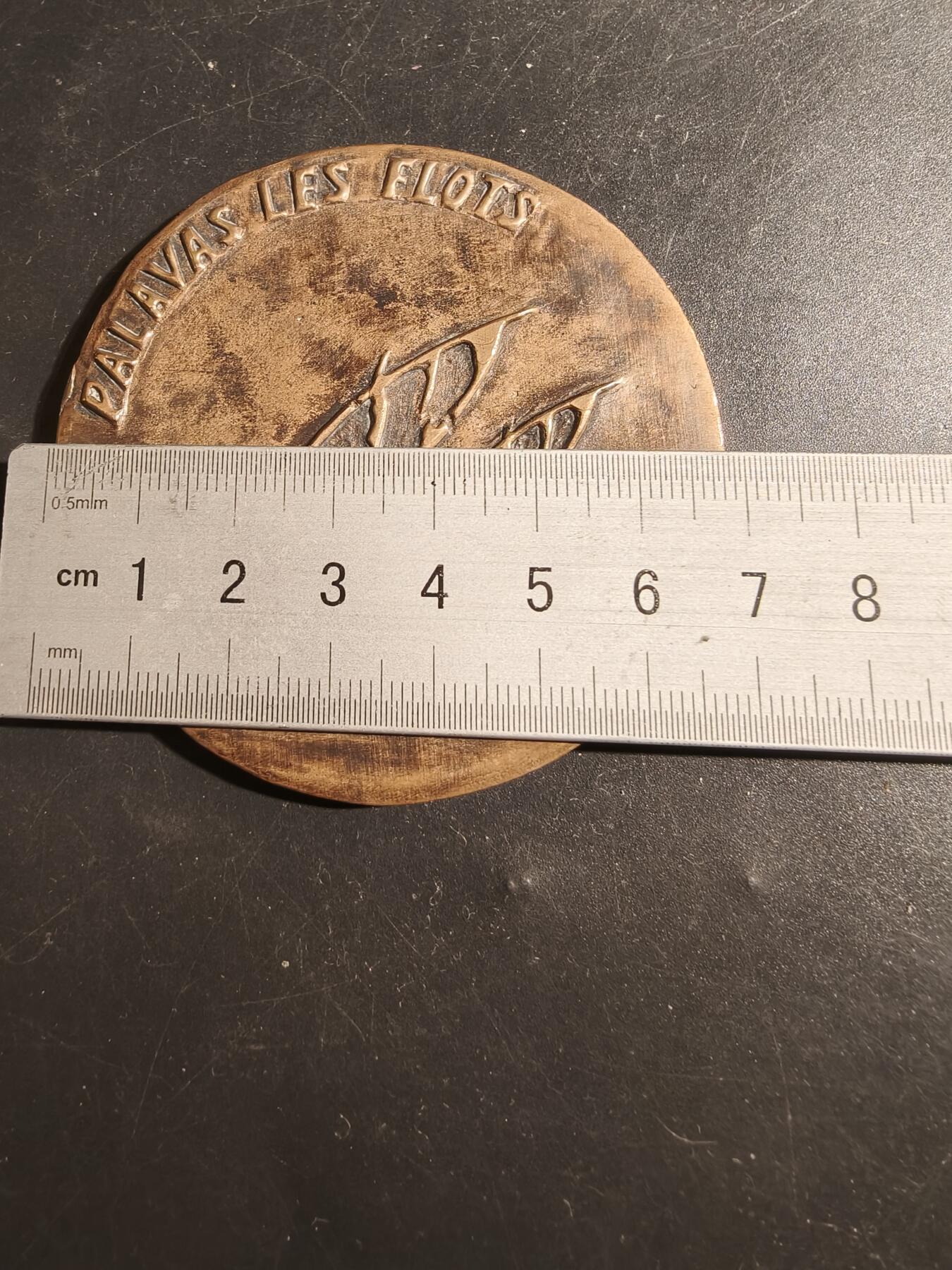 老王徽章第178期 法国拉蒂娜杯帆船赛纪念章    直径68mm    重量120.5g