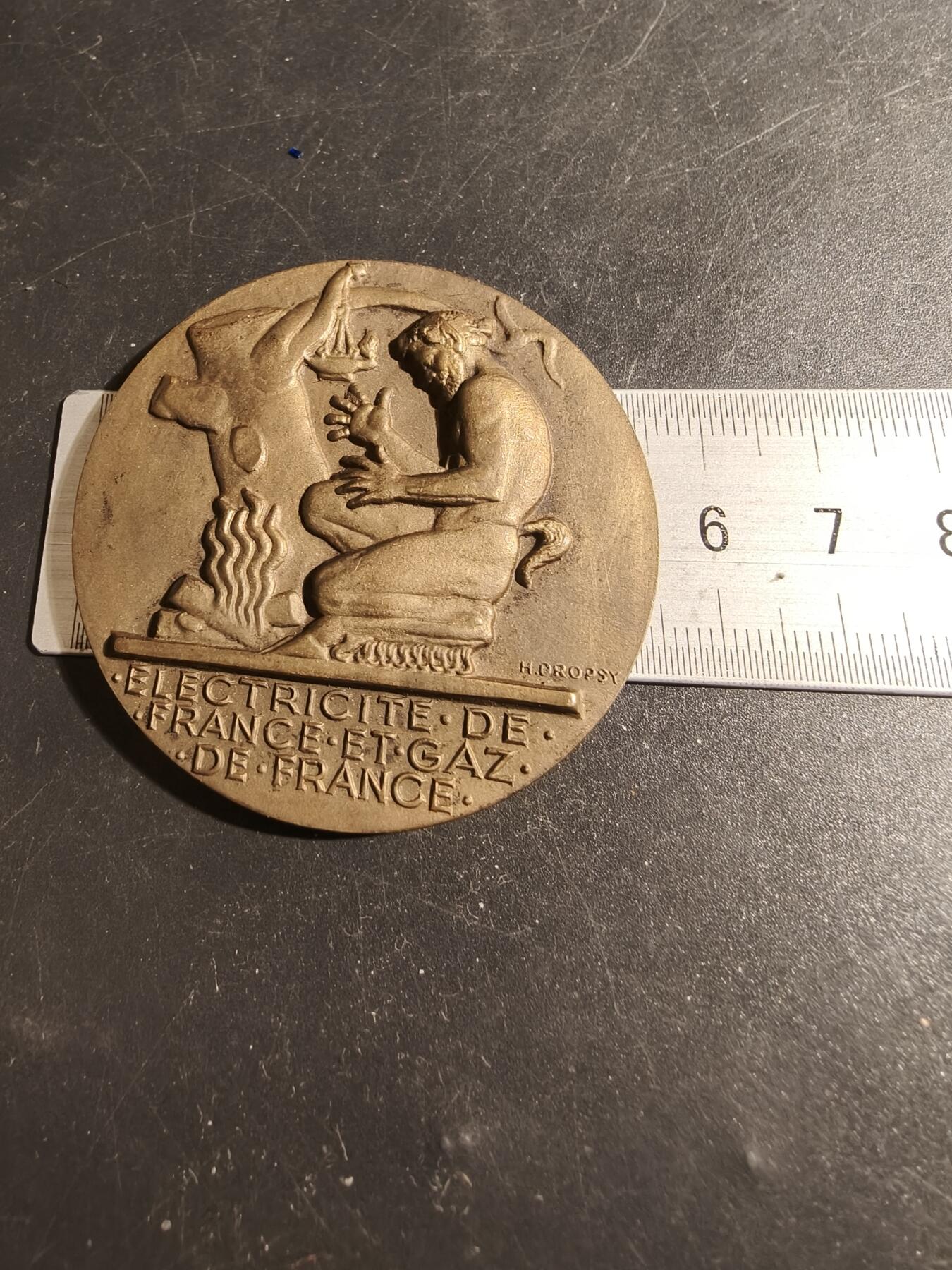 老王徽章第178期 法国电气公司大铜章   大师Dropsy作品    直径54mm    重量72.2g