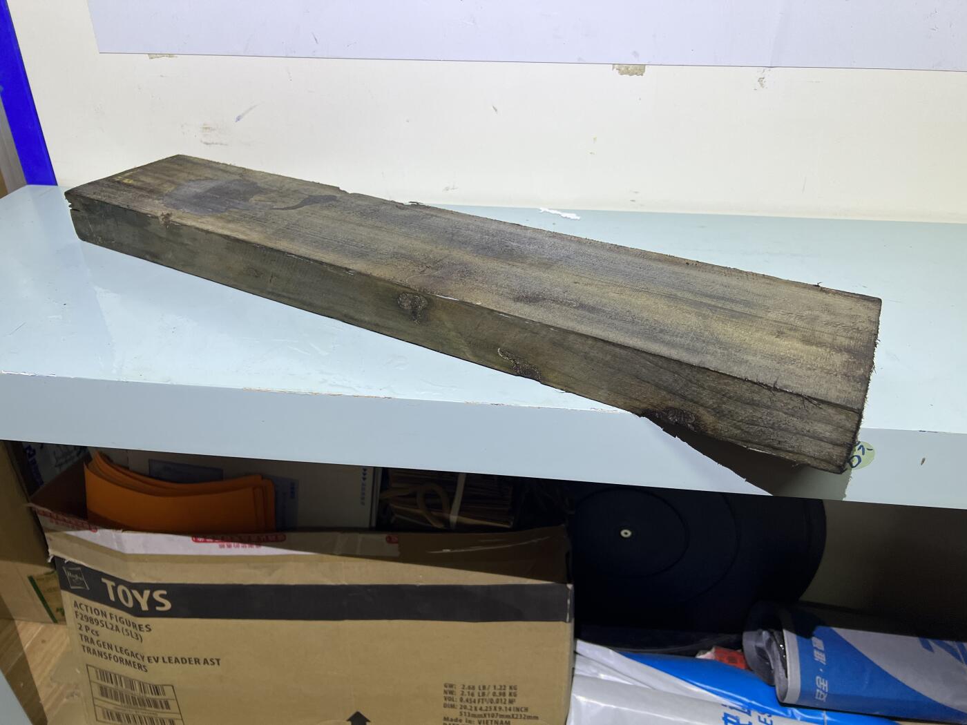 零元拍：01-18-2乌木金丝楠 可做镇尺 干泡台 满金丝药香，尺寸约：56.5/11.7/3.8厚CM。2.4公斤