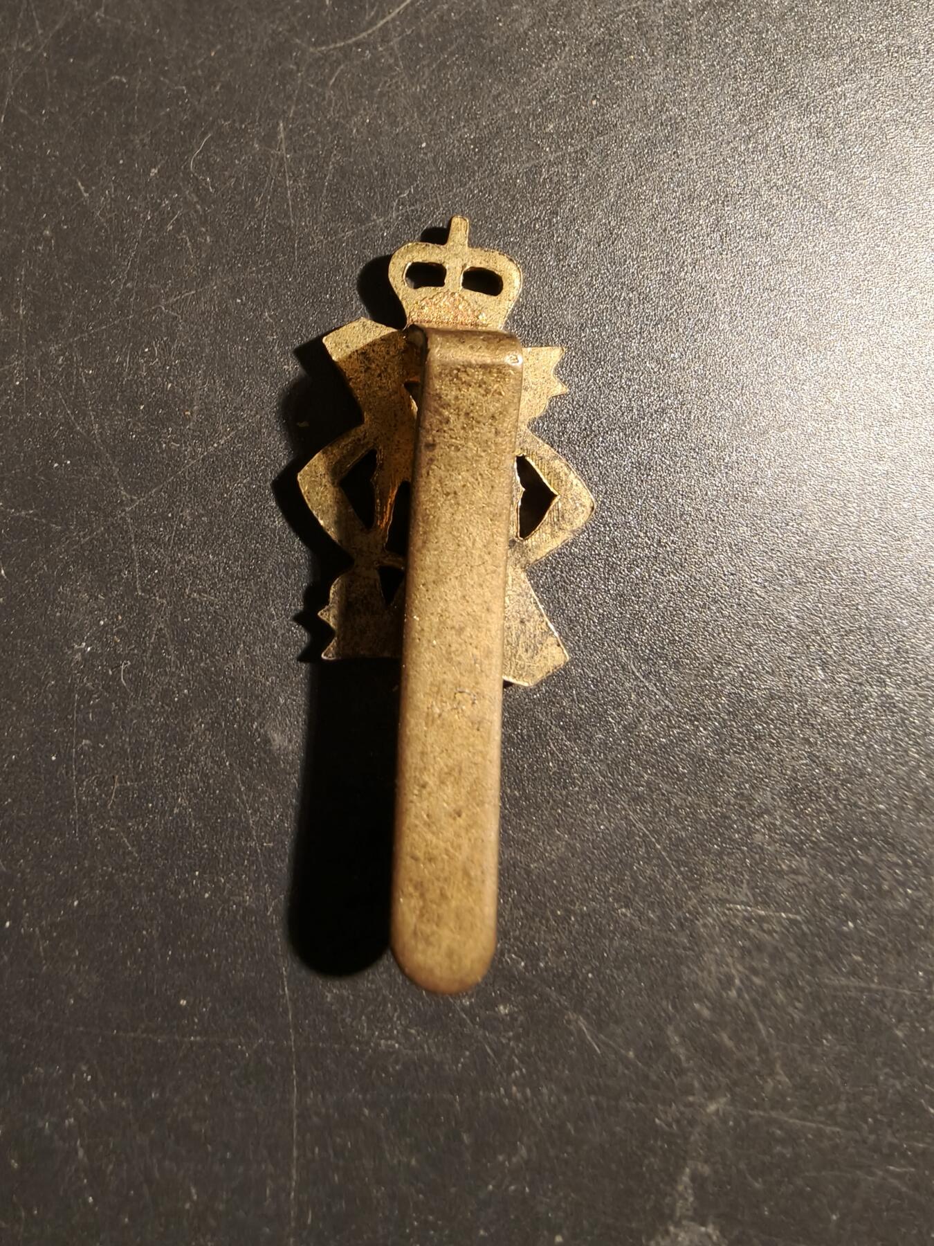 老王徽章第178期 英国陆军第13/18皇家骠骑兵团帽徽    女王早期