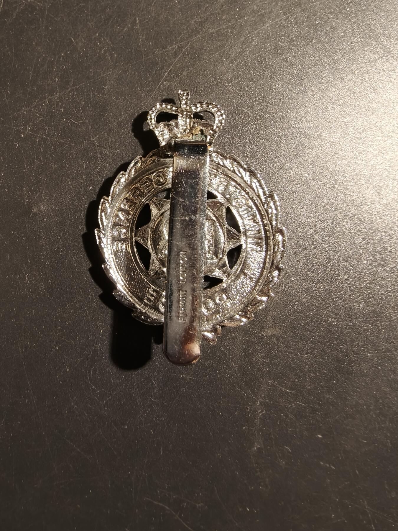 老王徽章第178期 英国国防部警察帽徽    女王时期