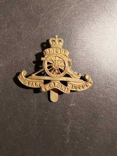 老王徽章第178期 - 英国皇家炮兵团帽徽    女王早期版