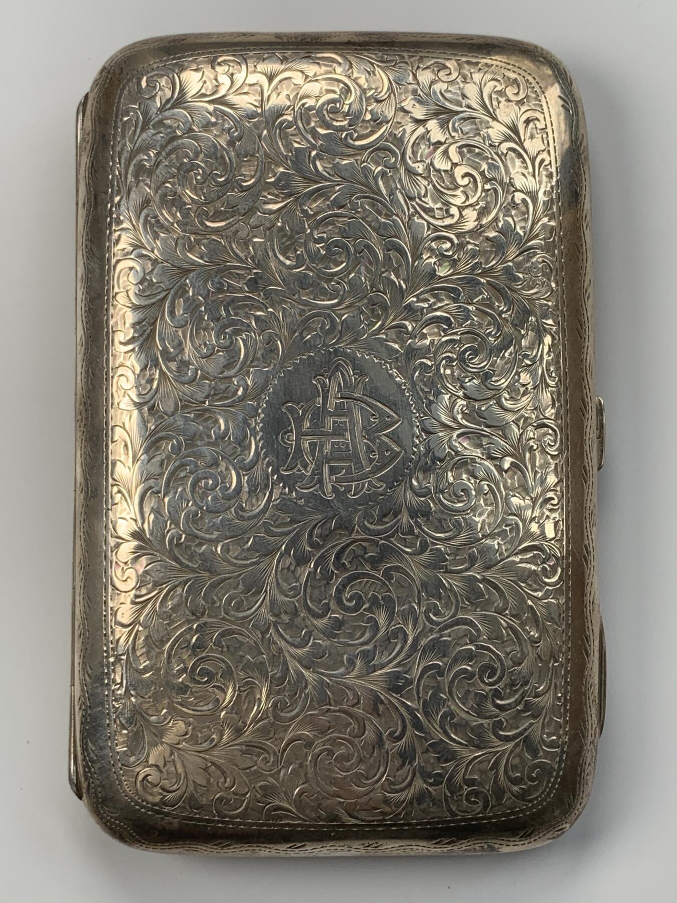 掌中浮雕-藏着的欧洲第050场 1904年英国银烟盒（有银标），13.70厘米 X8.60厘米，180g