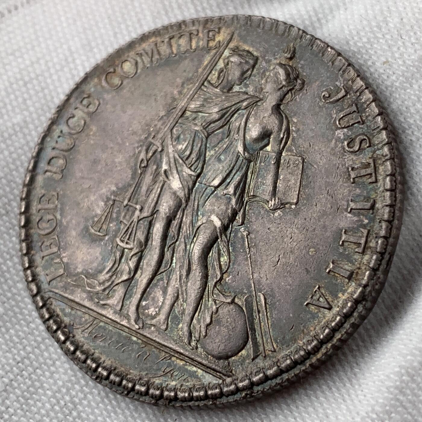 掌中浮雕-藏着的欧洲第050场  法国里昂律师银质代币，32.3mm,13.72g