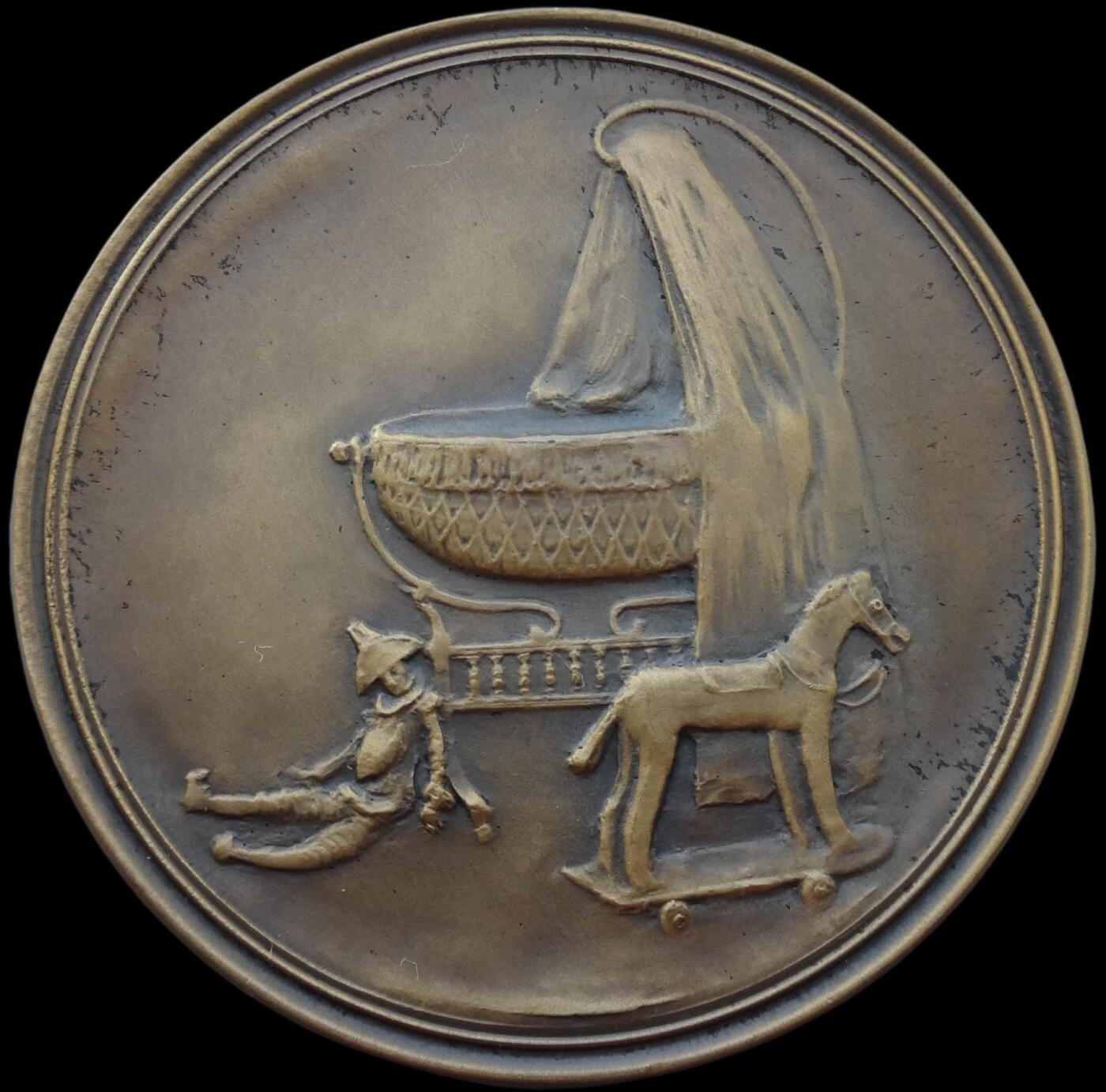 「木头集藏」章牌精品专场！ 法国Henry Nocq～SAMF协会13号作品铜章“我的珍宝”，MS64 ，母爱题材经典章牌，品相极佳。法兰西章牌之友协会（SAMF）1901年发行，52mm，铜章发行量仅151枚，边铭丰饶角+BRONZE+火蝾螈+限量编号252。  SAMF协会章是法国新艺术章牌最杰出的代表，历来受到章牌收藏者的追捧。