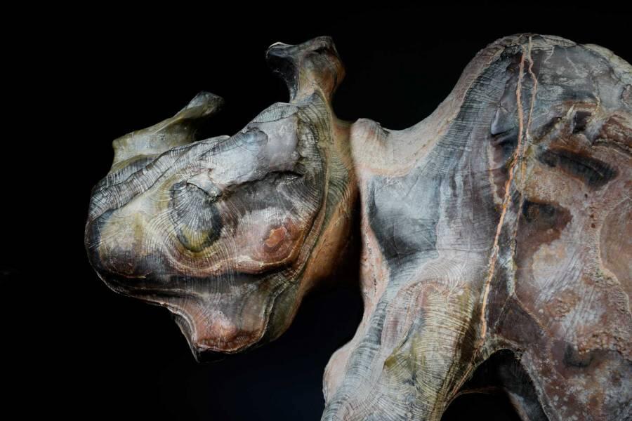 上海都达杂项专场五（全场包邮） 犀牛望月 灵璧赏石特大摆件