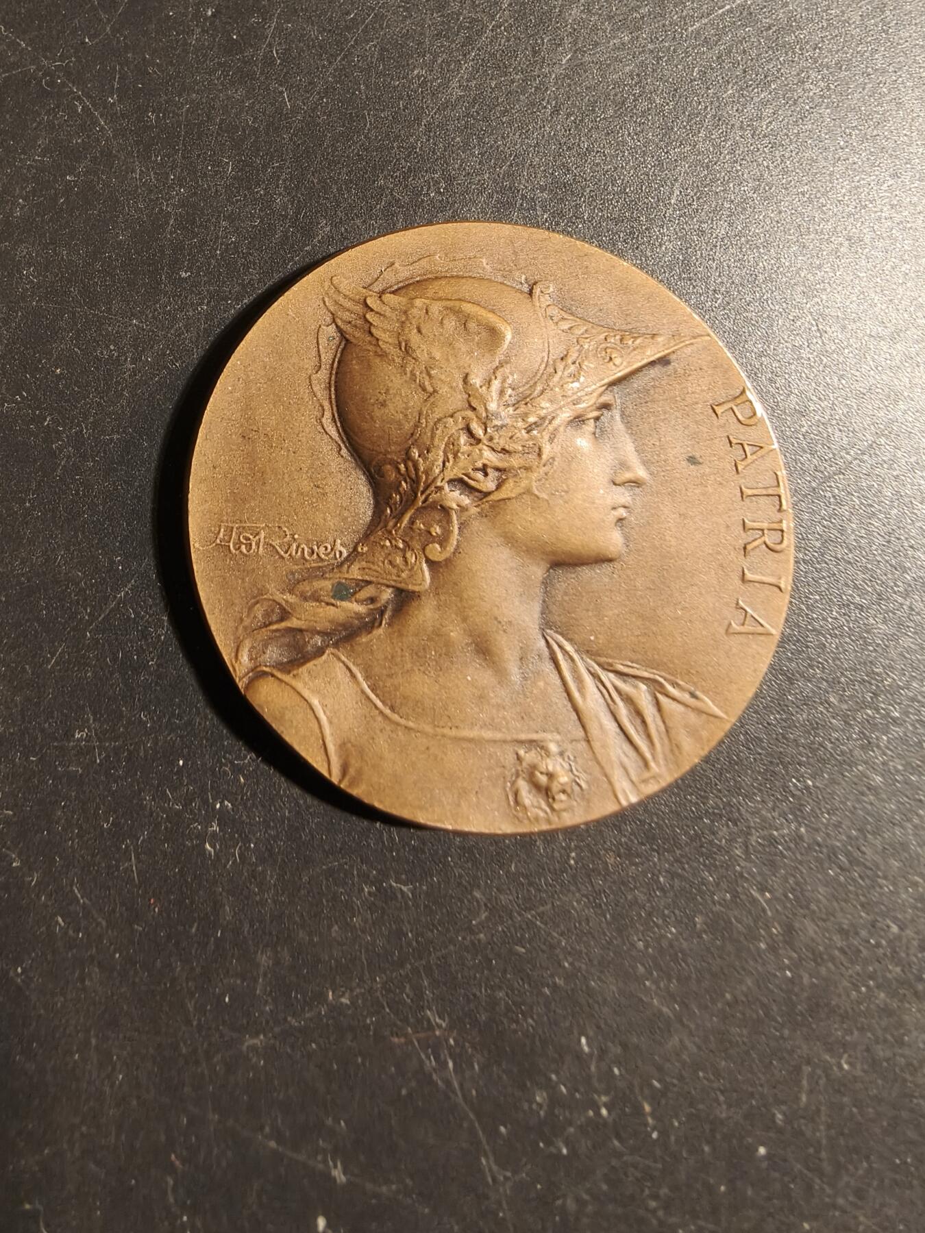 老王徽章第178期 法国土伦115步兵团老兵协会大铜章     大师里维特作品     直径40mm    重量27.4g