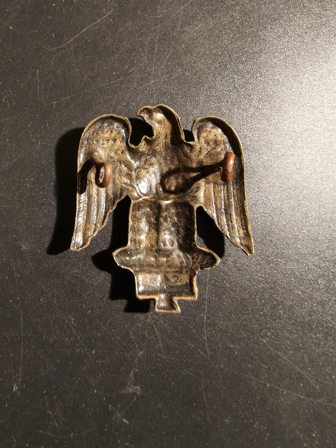 老王徽章第178期 英国陆军皇家爱尔兰燧发枪团帽徽    一战时期