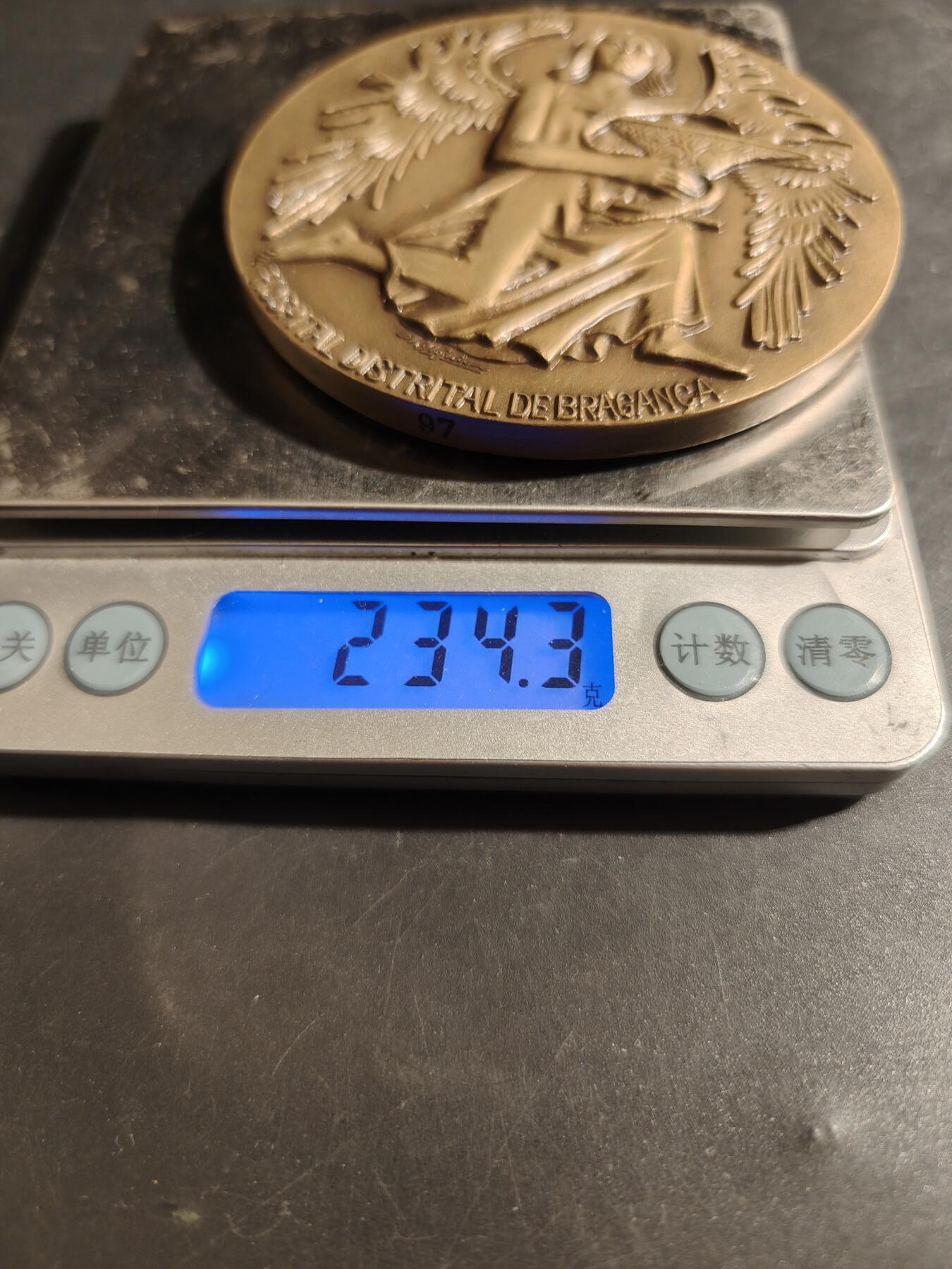 老王徽章第178期 1973年葡萄牙公共工程部医院建设总局大铜章     编号97      直径80mm     重量234.3g