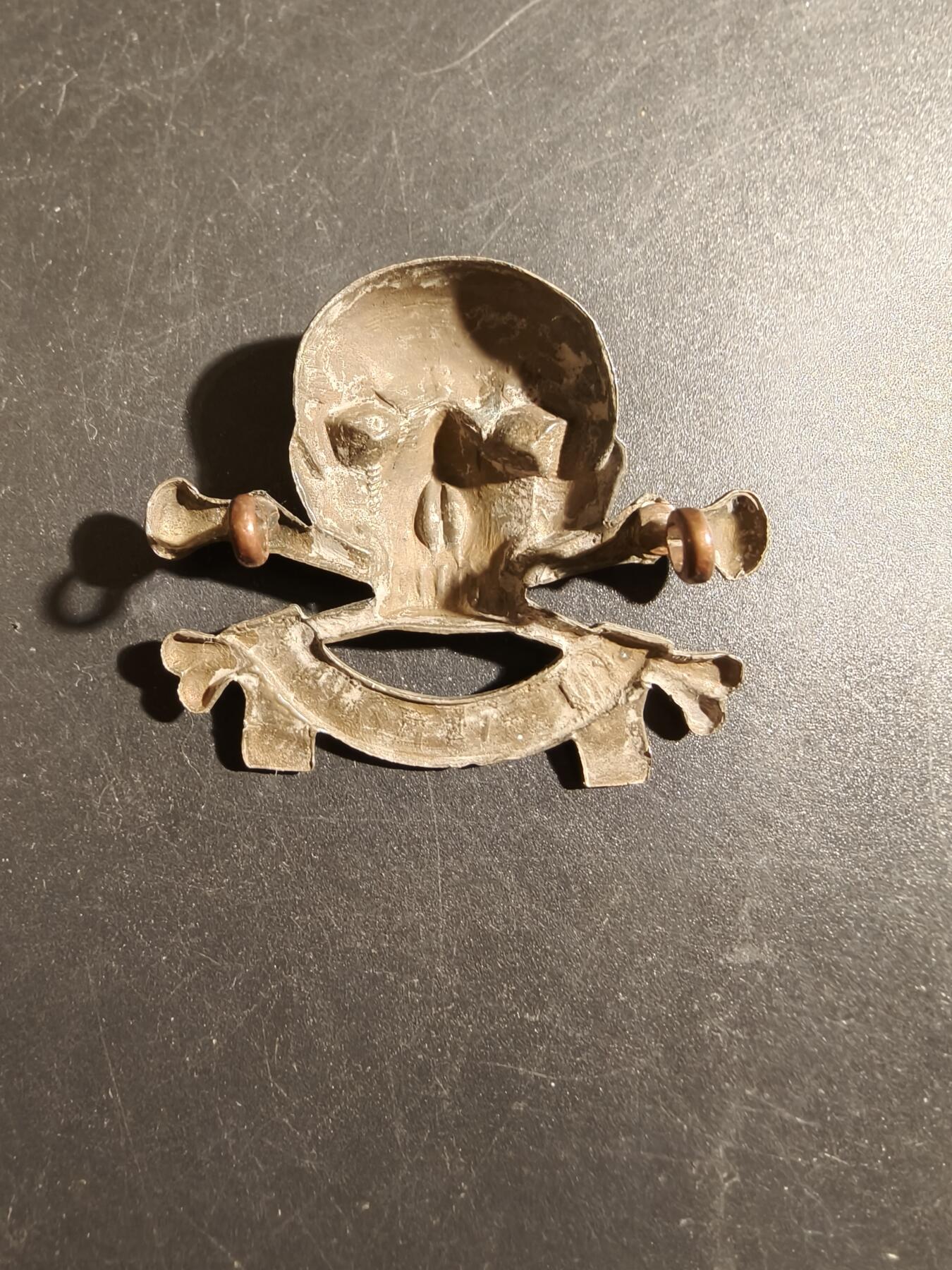 老王徽章第178期 英国陆军剑桥公爵第17枪骑兵团帽徽    一战时期