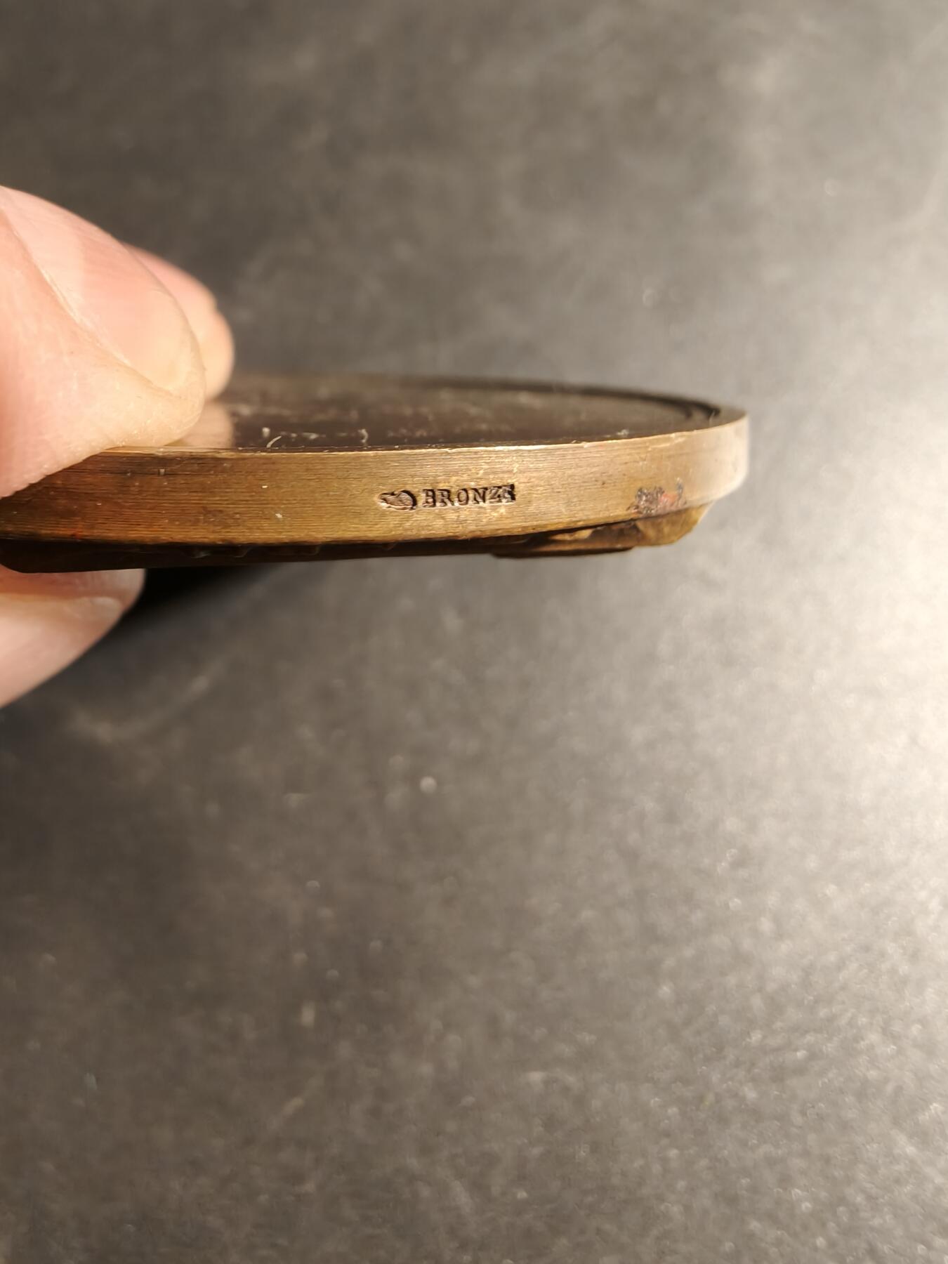 老王徽章第178期 法国打铁匠大铜章    工业元素满满    直径58mm    重量115.1g