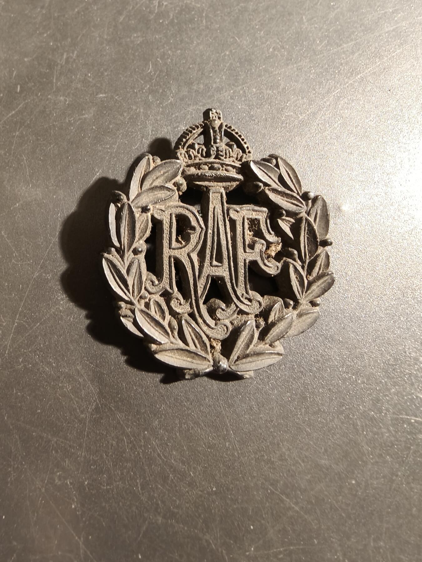 老王徽章第178期 英国皇家空军帽徽   塑料材质