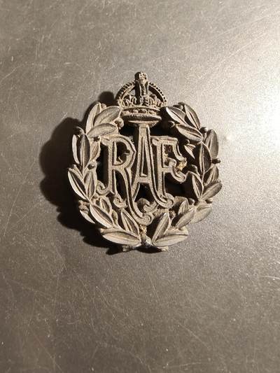 老王徽章第178期 - 英国皇家空军帽徽   塑料材质