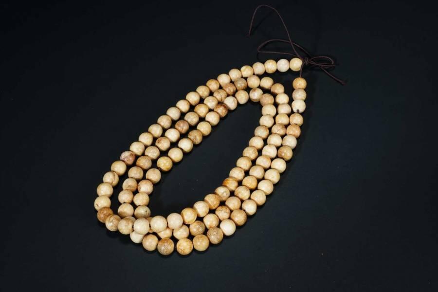 上海都达杂项专场四（全场包邮） 天然奶香木0.8圆珠多圈手串86-293