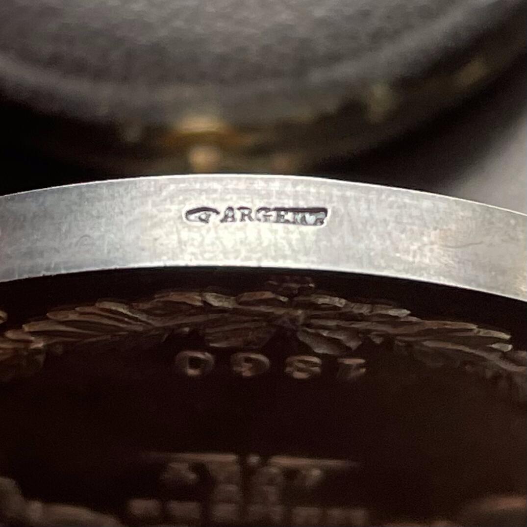 「木头集藏」章牌精品专场！ 1860年法国亚眠地区马术比赛原盒银奖章，直径：45 mm，50.1 g，边铭：手指 ARGENT （1845-1860年），彩色氧化，品相很不错，原盒正常使用。