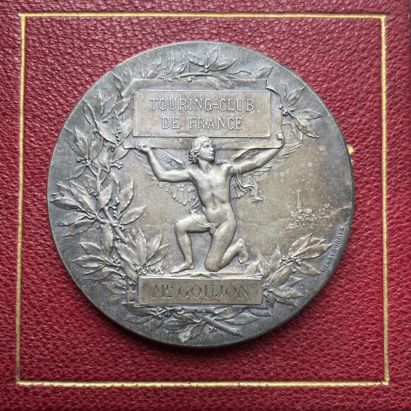 「木头集藏」章牌精品专场！ 法国旅游俱乐部原盒镀银铜章，直径：51 mm，边铭：丰饶角 BRONZE，品相很好，烫金原皮盒正常使用！