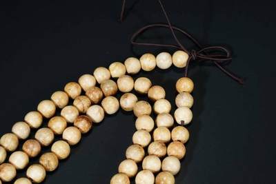 上海都达杂项专场七十三【全场包邮】 天然奶香木0.8圆珠多圈手串86-293