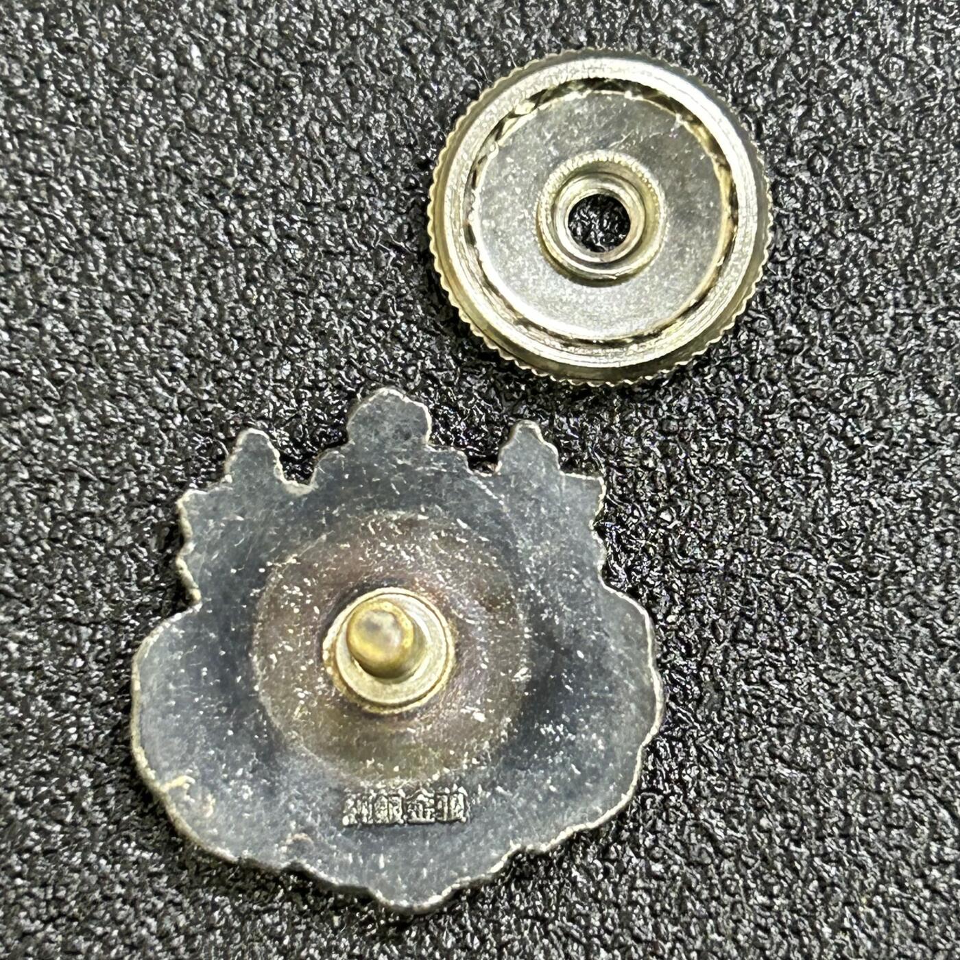 西秦中古拍卖第七十三期 日本纯银镀金小徽章 有纯银金张标 重4.1克