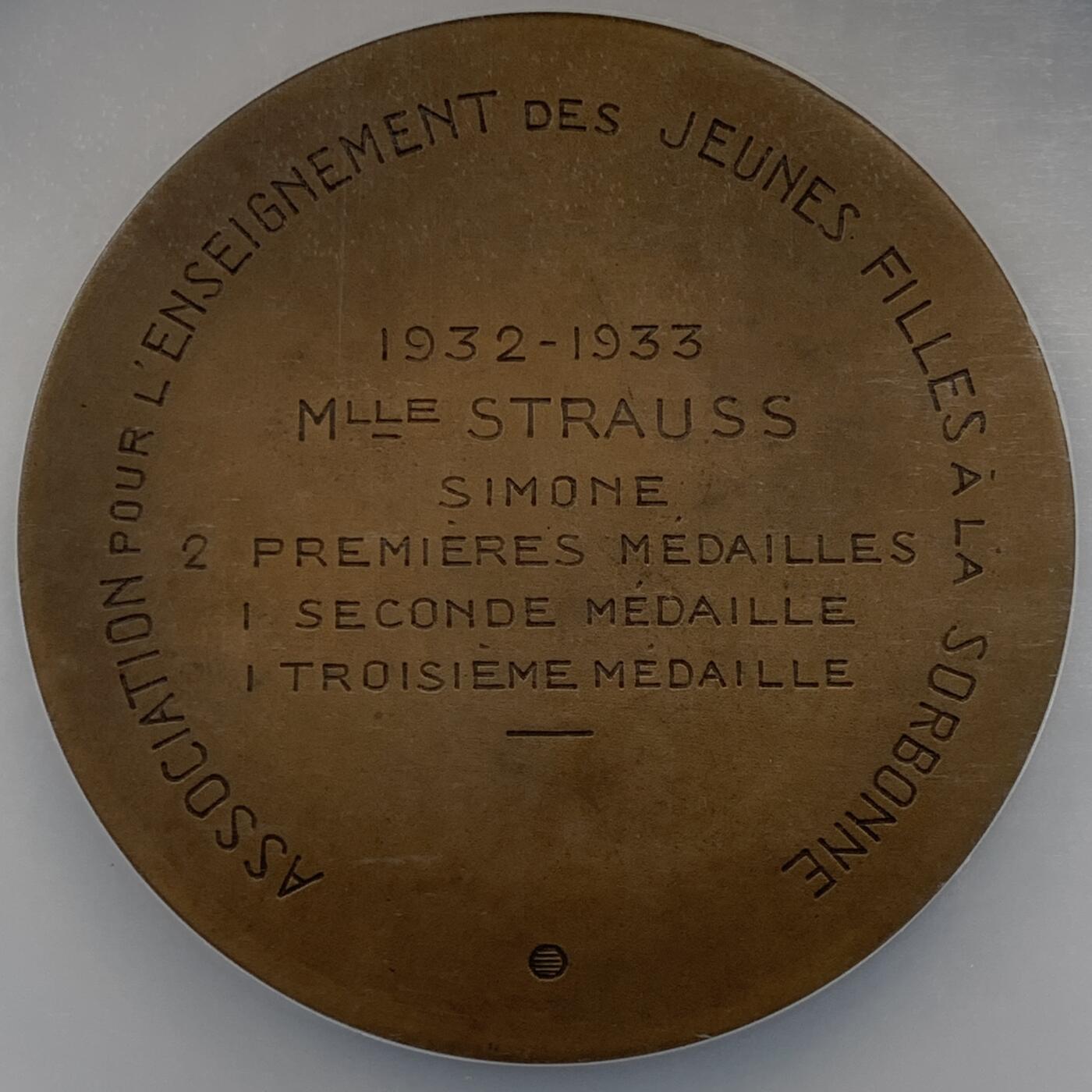 掌中浮雕-藏着的欧洲第050场 NGC MS63 : 1933年法国索邦大学女子教育协会铜章，59mm