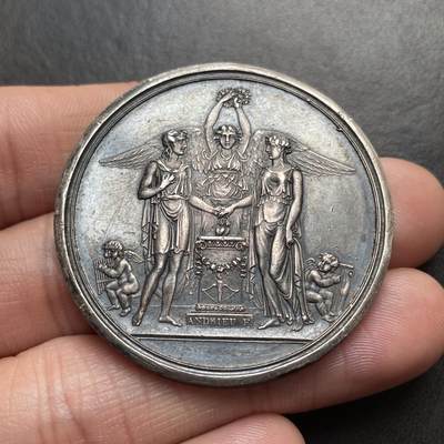 「木头集藏」章牌精品专场！ - 1827年法国婚礼纪念银章，直径：42 mm，32.3 g，巴黎造币厂1832年前早期无边铭版本，较少见婚礼银章，1827年刻字使用。