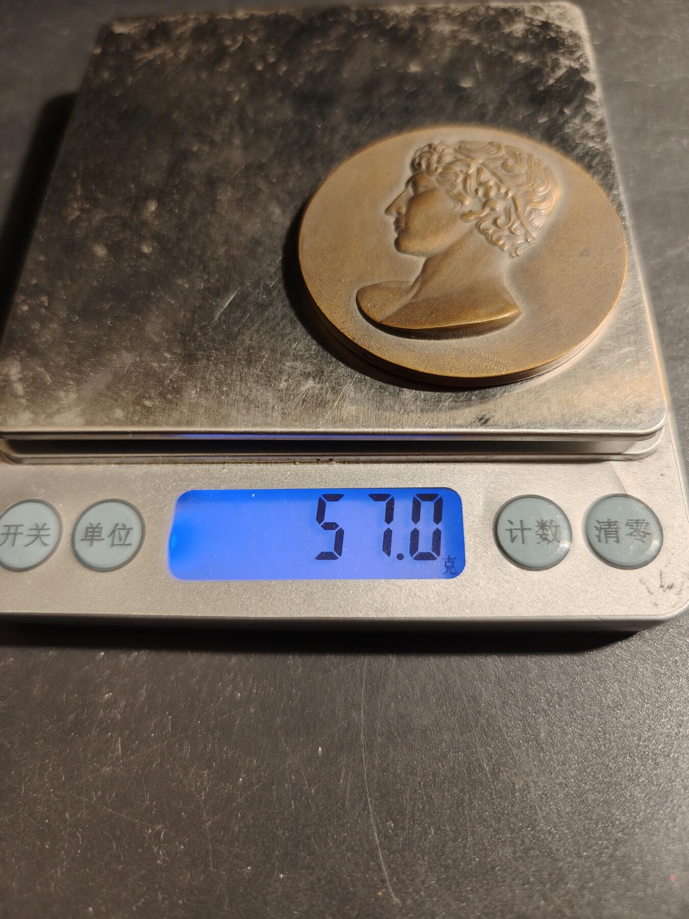 老王徽章第178期 法国青年奥运会大铜章    直径50mm   重量57g