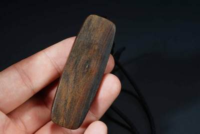 上海都达杂项专场七十三【全场包邮】 天然海南沉香镶嵌黄杨木精雕《南海观音》挂件 附鉴定证书86-283