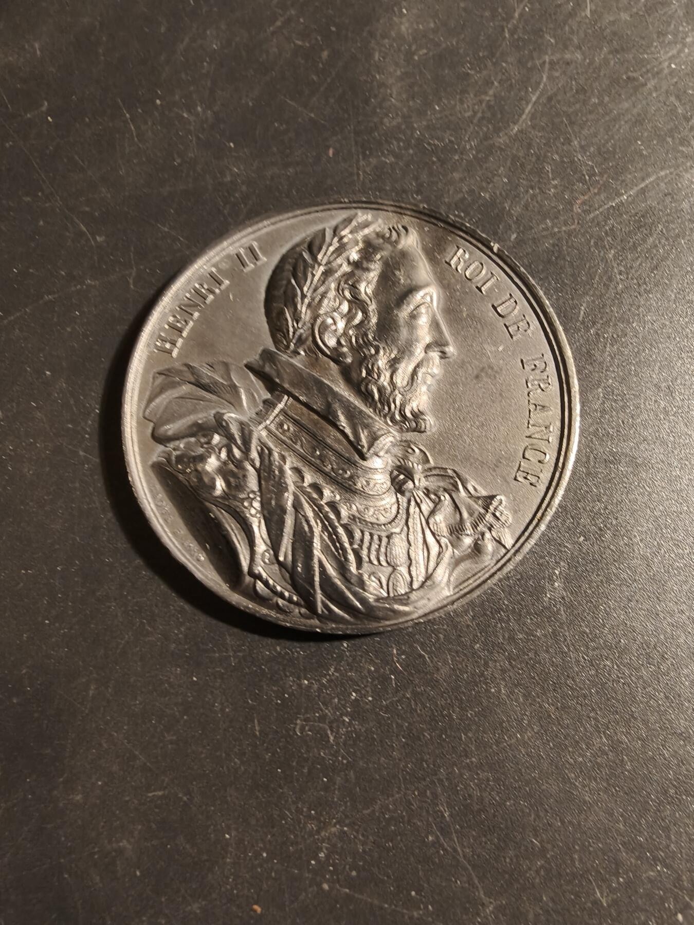 老王徽章第178期 法国历任国王纪念章    亨利二世   少见锡质     直径50mm    重量67g
