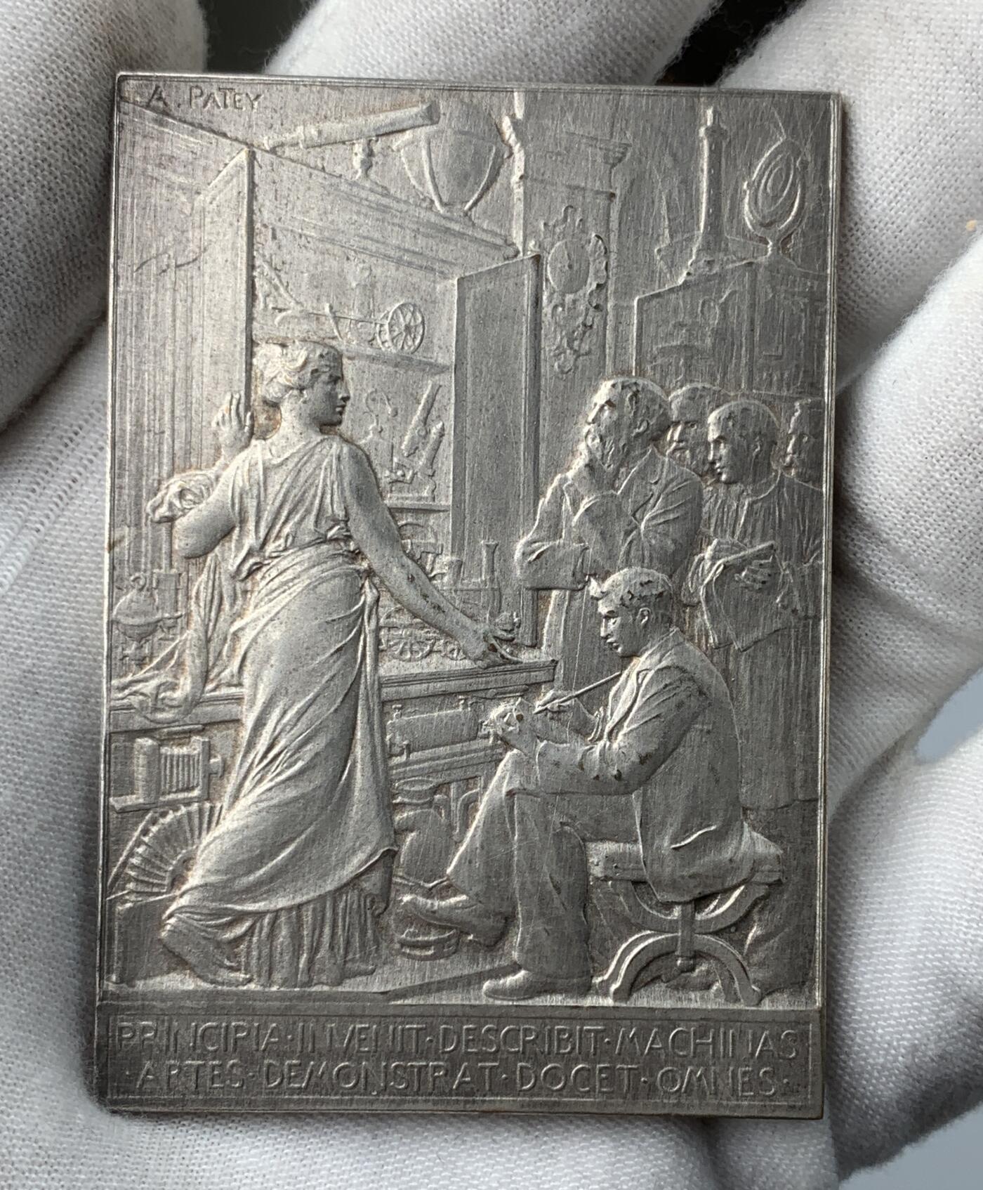 掌中浮雕-藏着的欧洲第050场 1926年法国国家艺术&方法保护学院奖章（镀银铜章），48 X 68mm， 雕刻家：儒勒•帕提（Jules Patey,1855-1930）,1900年法国世博会被授予金奖。