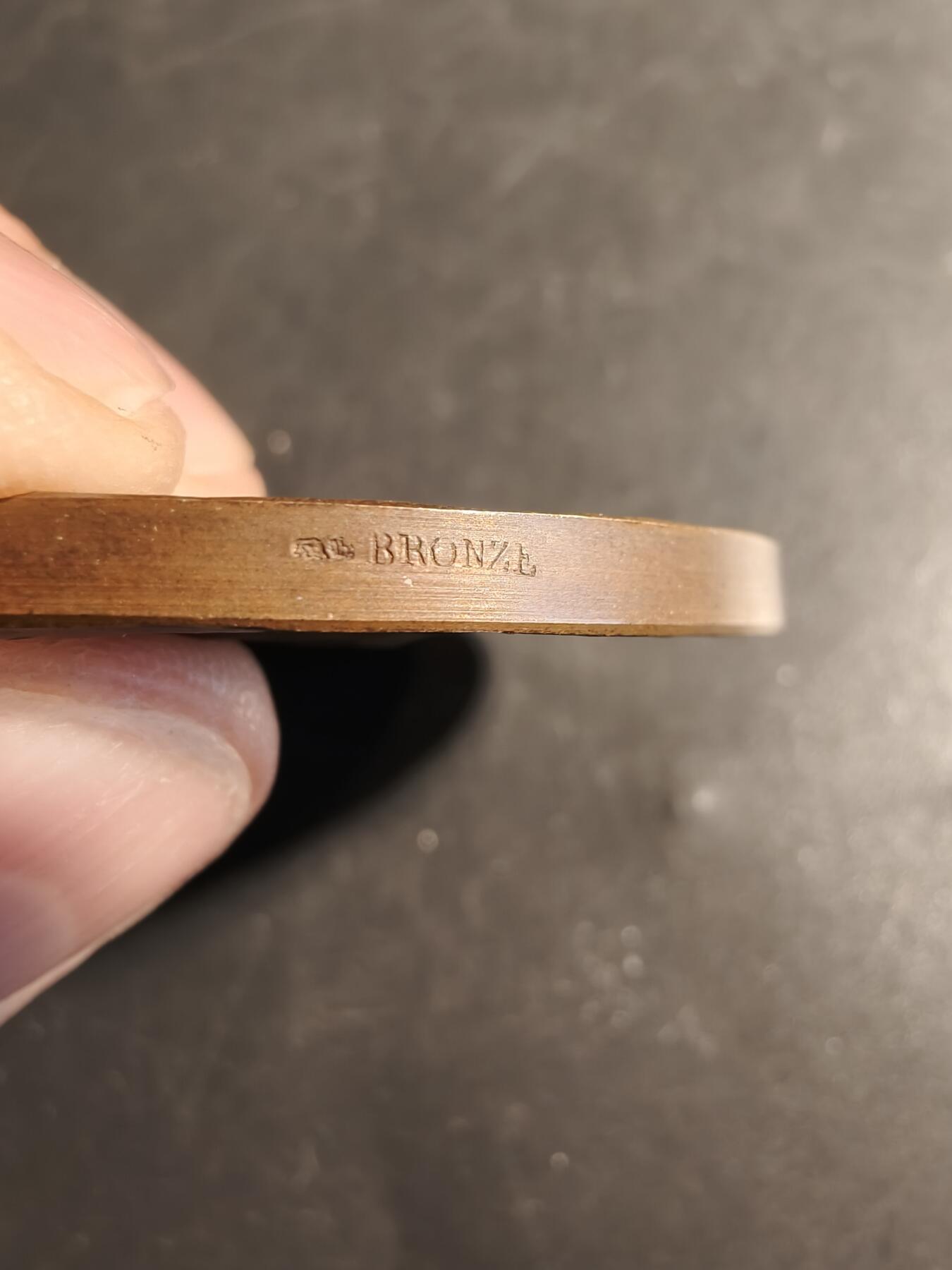 老王徽章第178期 法国1900巴黎世博会大铜章    大师Lemaire版本     直径54mm    重量69g