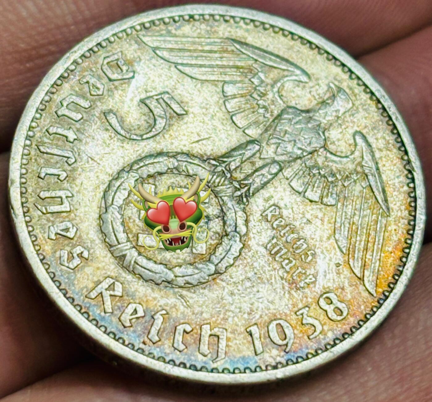 文馨钱币收藏 2026新年第四场（第 290 场）【长期接代拍品】 五彩黄油彩酱 1938 年德国兴登堡 5 马克银币，环彩金黄边，重 13.8 克 900 银折合银价 269 元左右