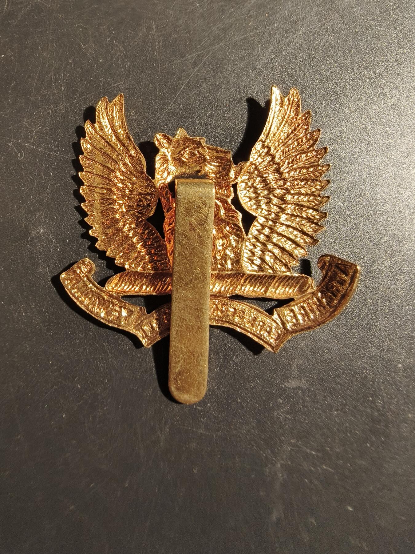 老王徽章第178期 英国卡里克伯爵艾尔郡义勇骑兵团帽徽     一战时期