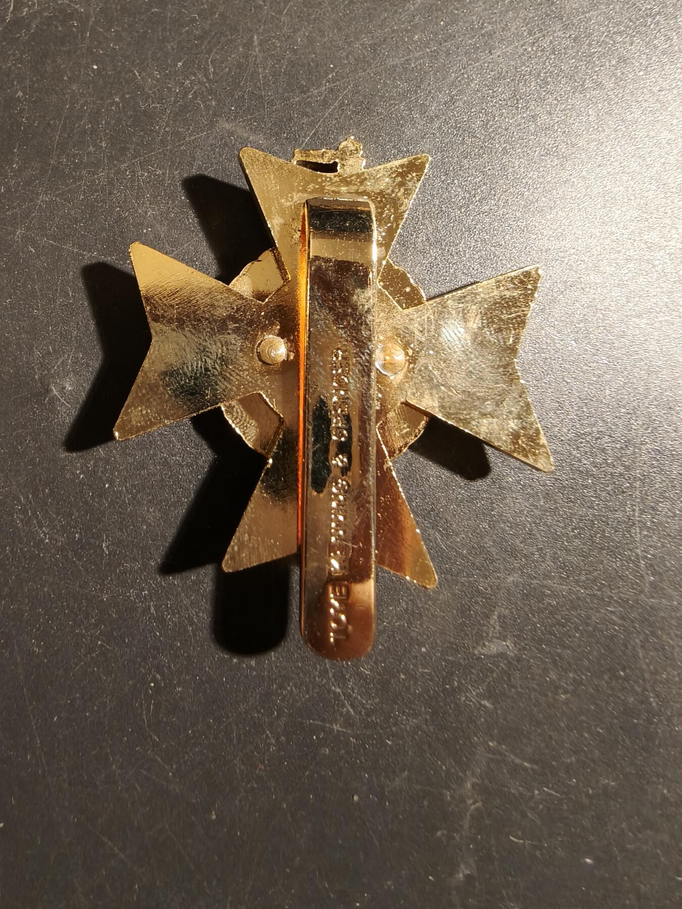 老王徽章第178期 英国陆军第22轻龙骑兵团帽徽    女王早期