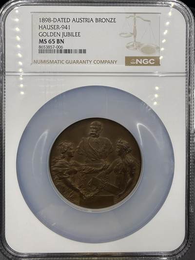 「木头集藏」章牌精品专场！ - Anton Scharff～1898年奥地利弗朗茨皇帝登基50周年纪念铜章，MS65，直径：60mm，顶级品相。此章是维也纳市政府为庆祝弗朗茨皇帝登基50周年而出资发行。正面是奥地利女神与维也纳女神共同庆祝，背面是一个从高处俯瞰的视角来展现的维也纳核心区域的城市景观，这在描绘城市景观的新艺术章牌里是非常少见的。