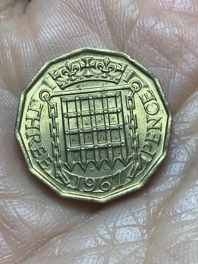 2026年第十二场(总第一百八十一场）外国好品散币场(免佣金) - 英国🇬🇧1967年3便士(伊丽莎白二世青年桂冠第二版，普制币关门年)