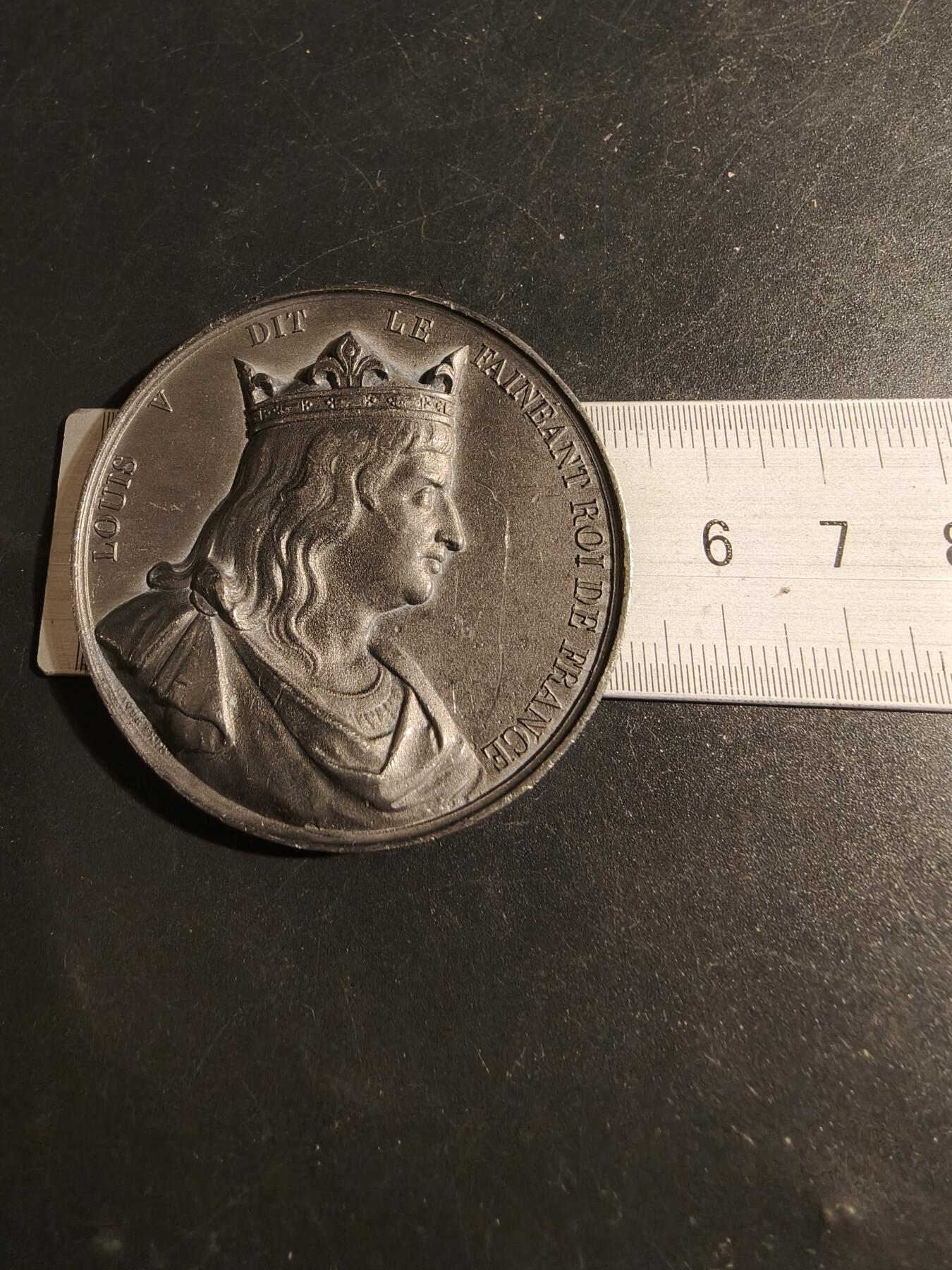 老王徽章第178期 法国历任国王纪念章    “懒王”路易五世   少见锡质     直径50mm    重量58.3g