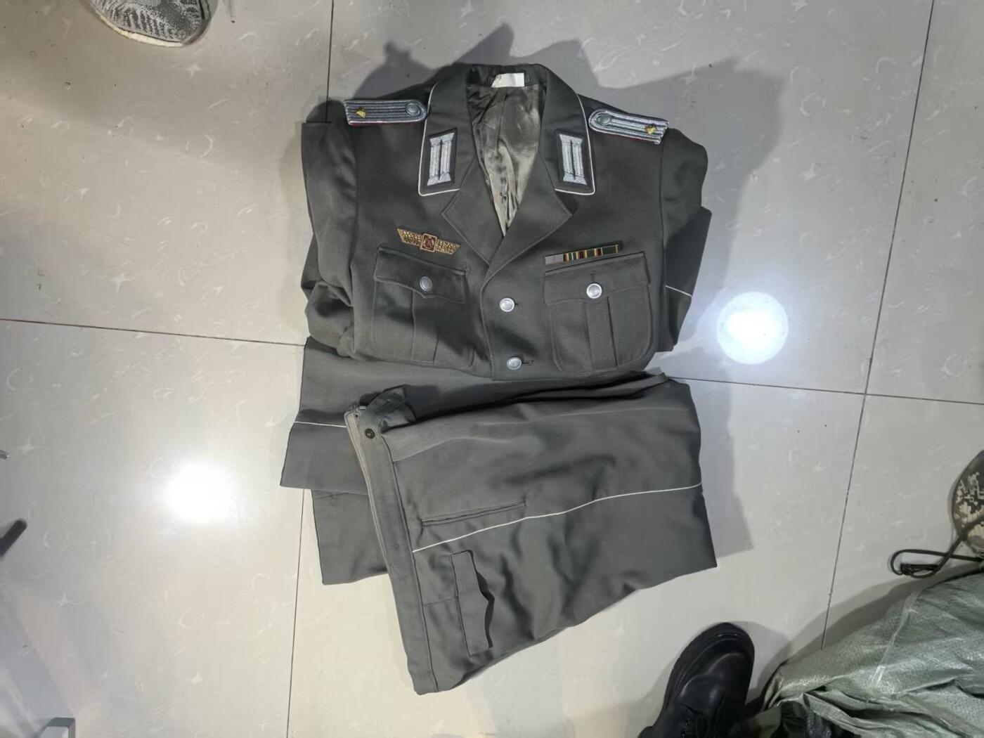 罗岚⭐爱藏⭐甄选专拍第四场-分享拍场赚佣（实体经营） 民主德国国家安全部（史塔西）少尉套装 G52-0带全新配饰 成色基本全新