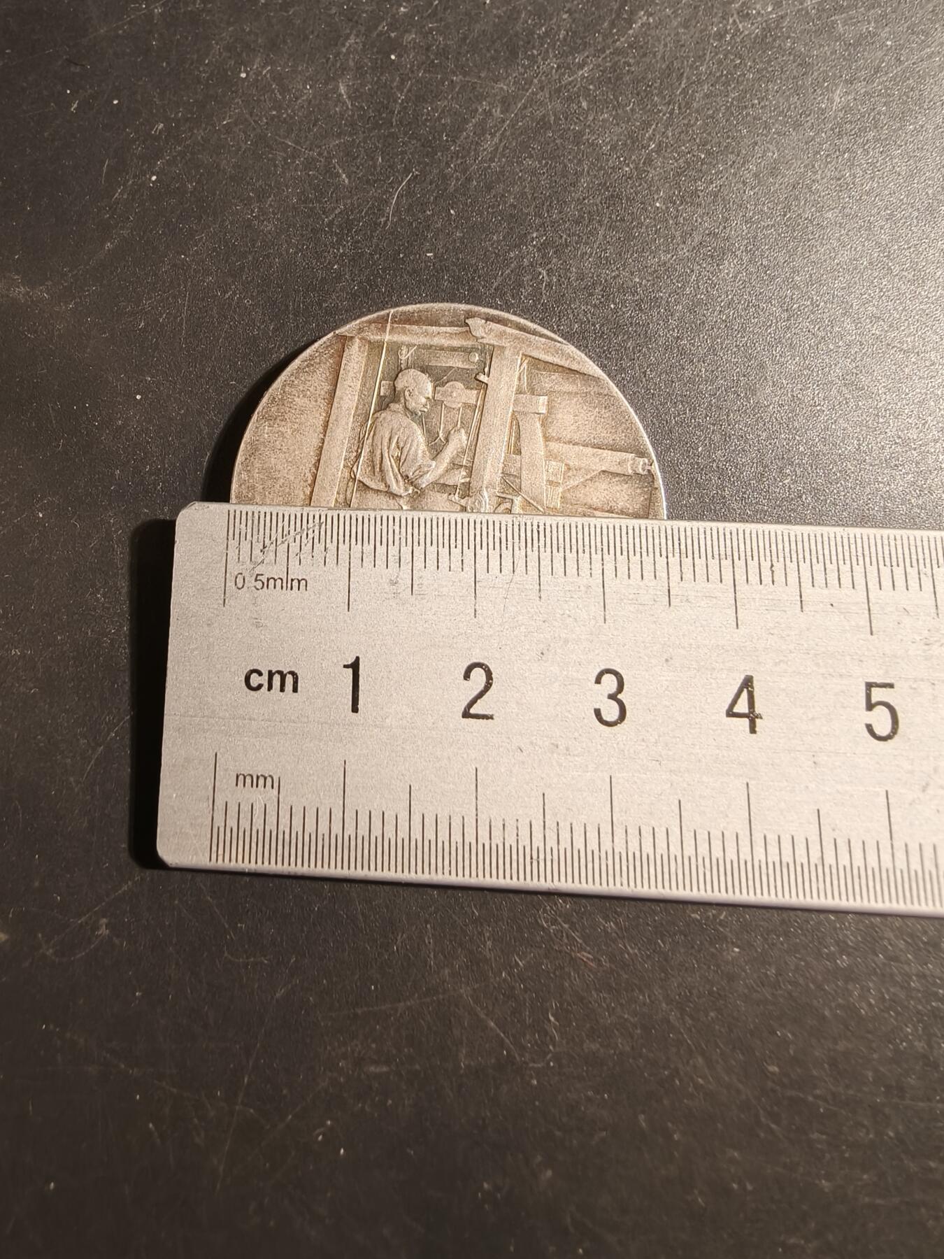 老王徽章第178期 法国1942年纺织品和纺织材料总协会镀银大铜章    直径36mm    重量21.4g