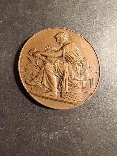 老王徽章第178期 - 法国工业女神大铜章     直径50mm    重量60g