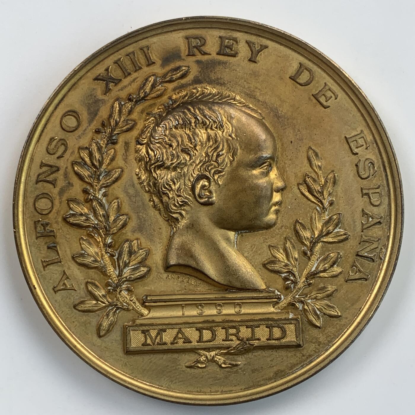 掌中浮雕-藏着的欧洲第050场 1890年西班牙欧洲科学博览会镀金大铜章，带原盒（盒子有破损），71mm