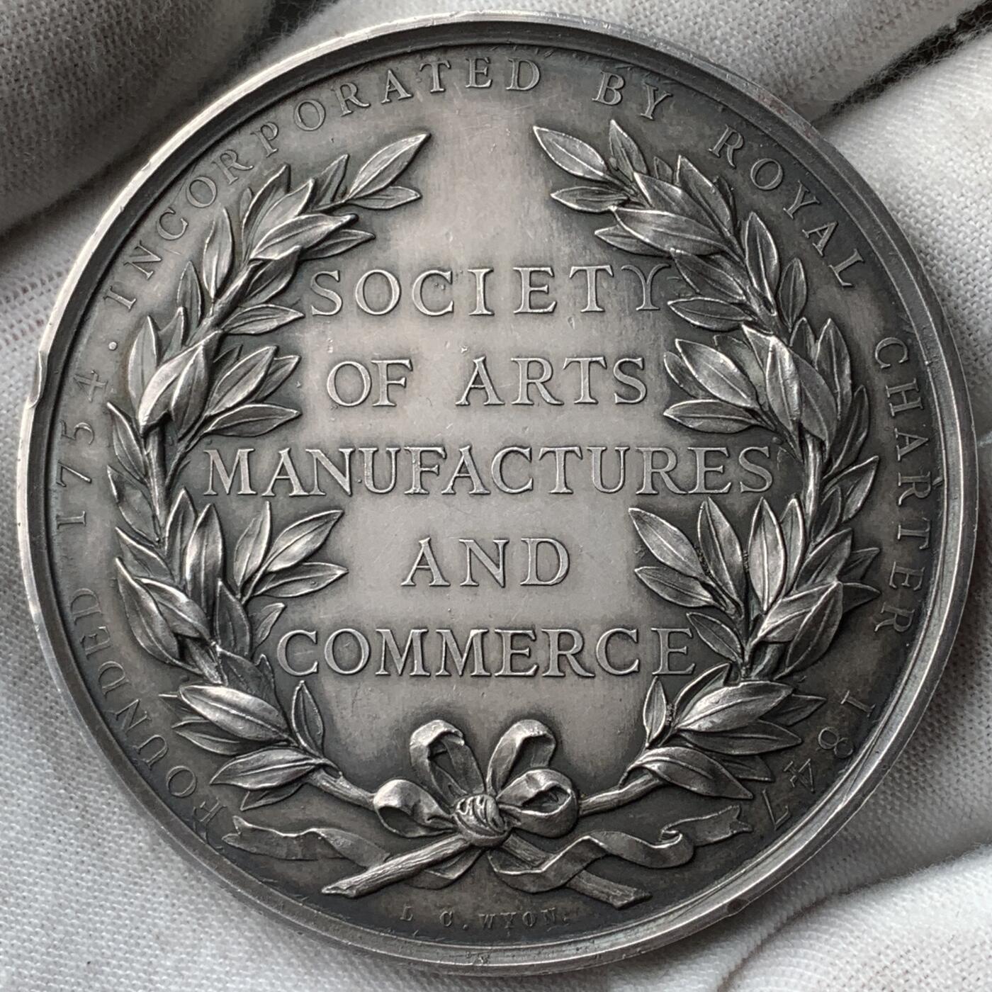 掌中浮雕-藏着的欧洲第050场 1901年英国皇家艺术、制造业与商业协会银章，55.6mm，97.12g，原盒