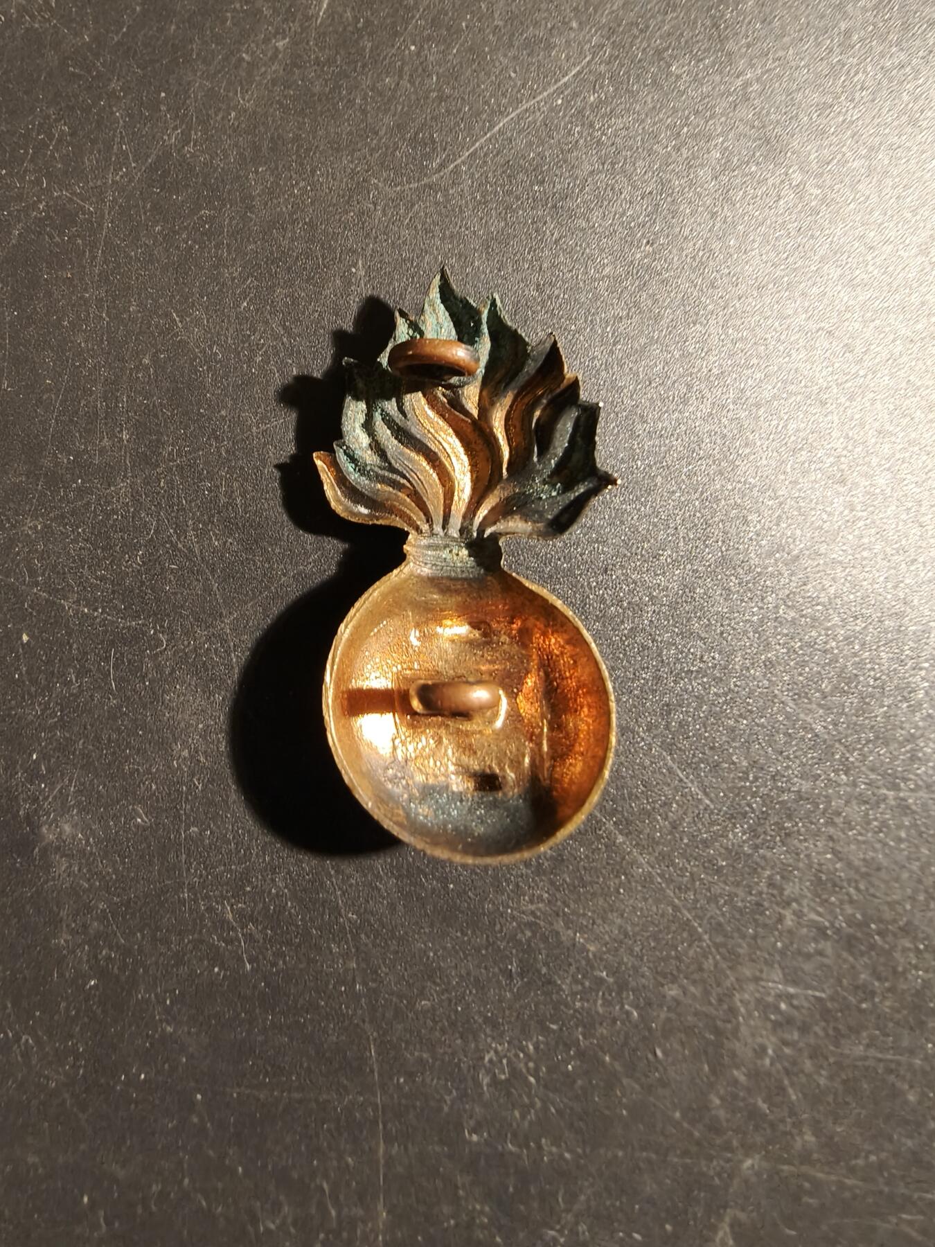 老王徽章第178期 英国皇家伊尼斯基林燧发枪兵团帽徽    一战时期