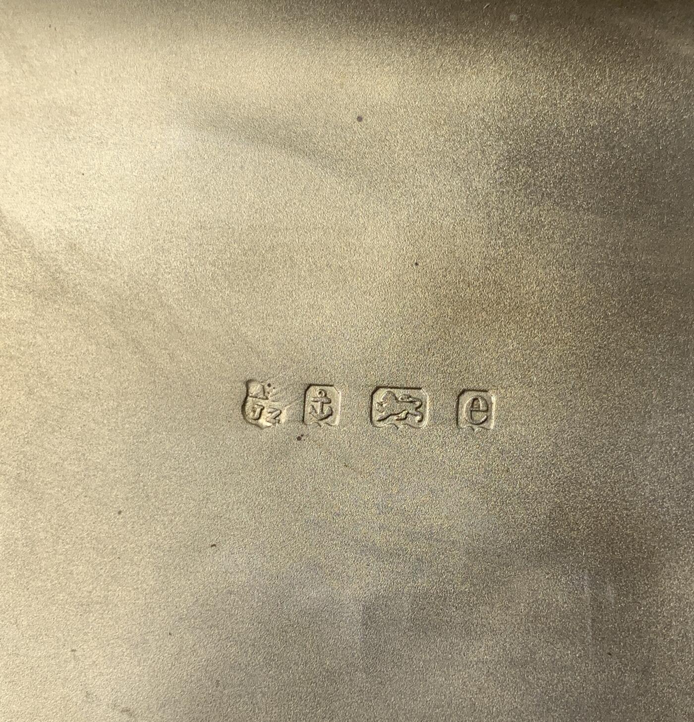 掌中浮雕-藏着的欧洲第050场 1904年英国银烟盒（有银标），13.70厘米 X8.60厘米，180g