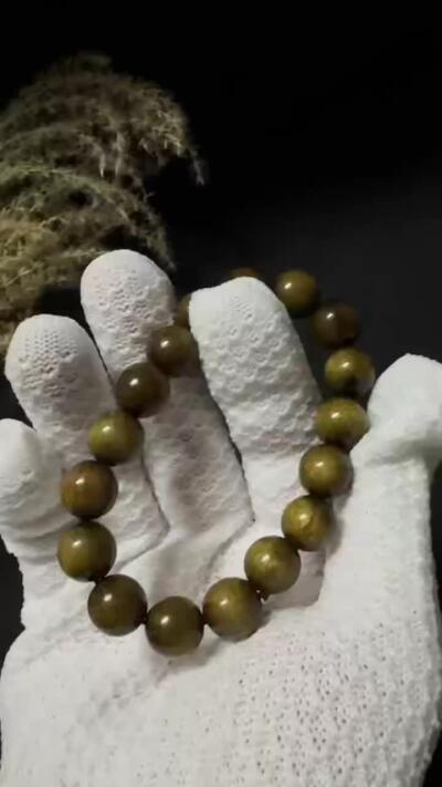 零元拍：金丝楠手串12MM手串，金丝闪闪，香味满鼻。