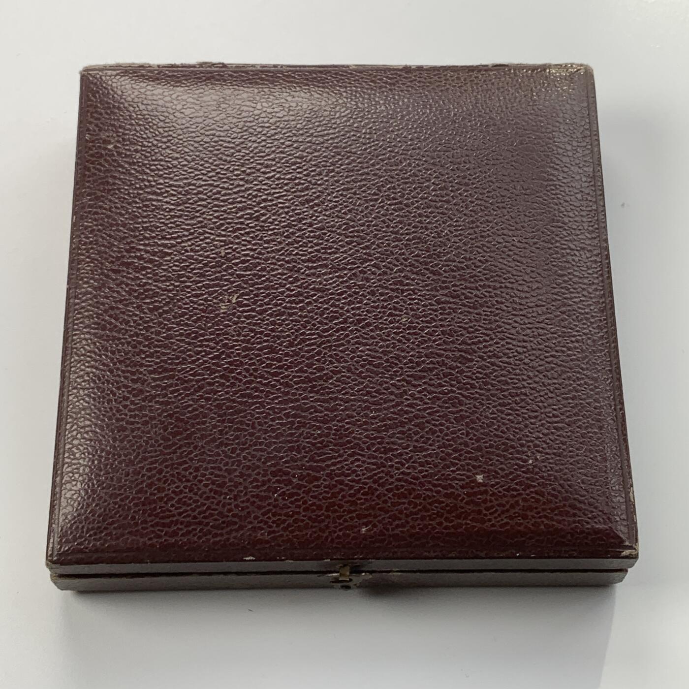 掌中浮雕-藏着的欧洲第050场 法国装饰艺术原铸原盒大版八角形铜章《逗鹦鹉的女人》，  作者: 大师狄拉玛，对边80mm，原盒