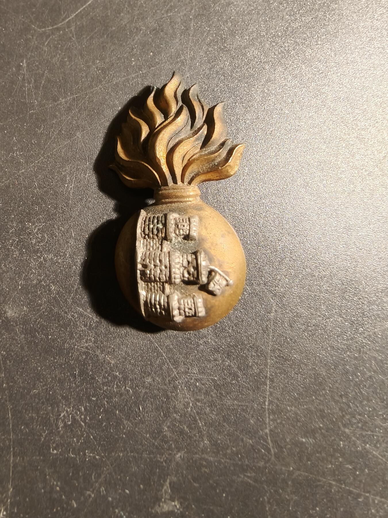 老王徽章第178期 英国皇家伊尼斯基林燧发枪兵团帽徽    一战时期