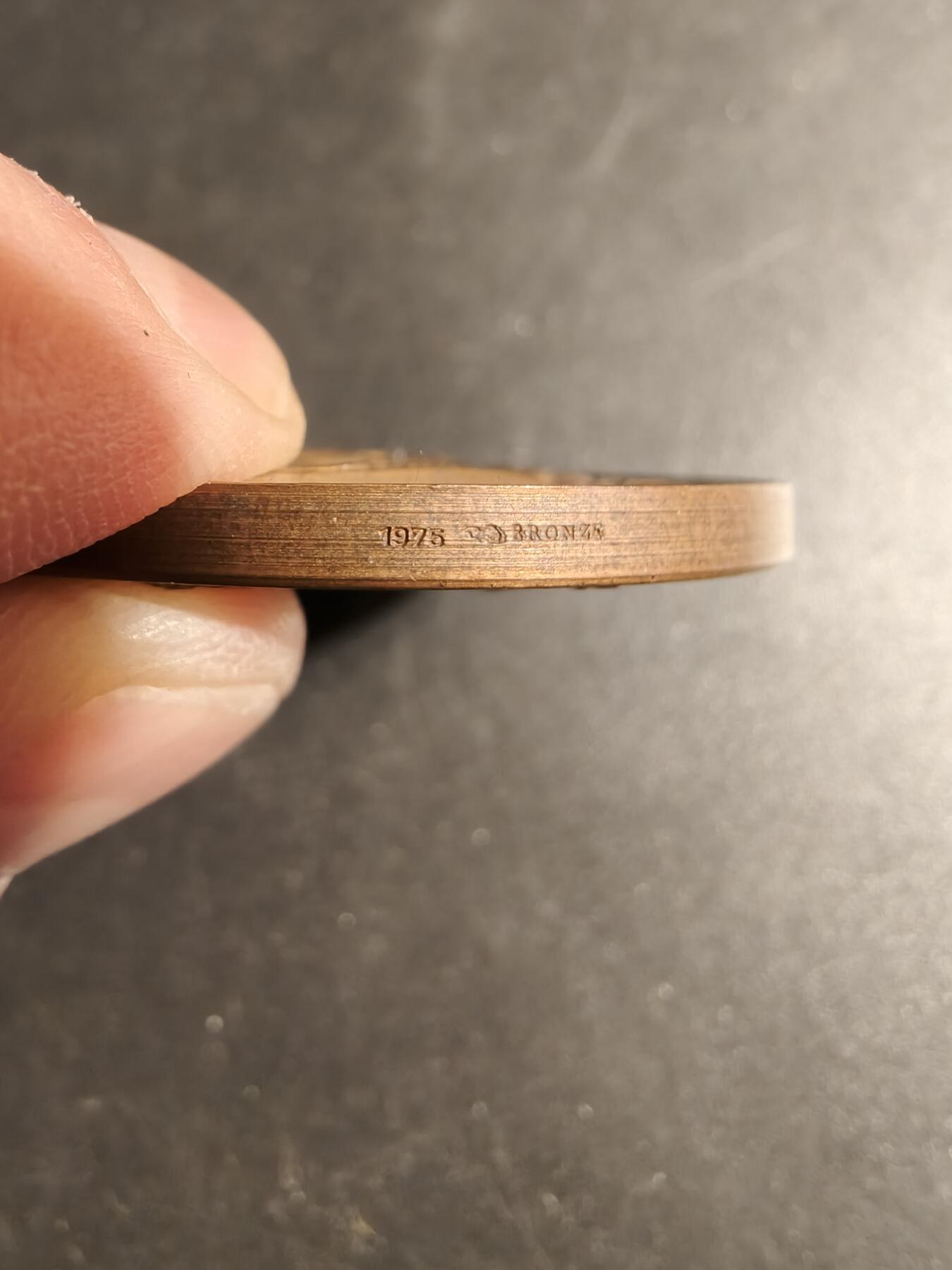 老王徽章第178期 法国罗讷河口省议会大铜章     直径50mm    重量74.2g